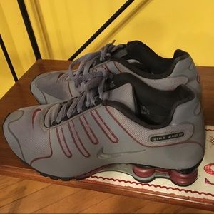 Men’s Nike Shox Gray red trim size 10 EUC